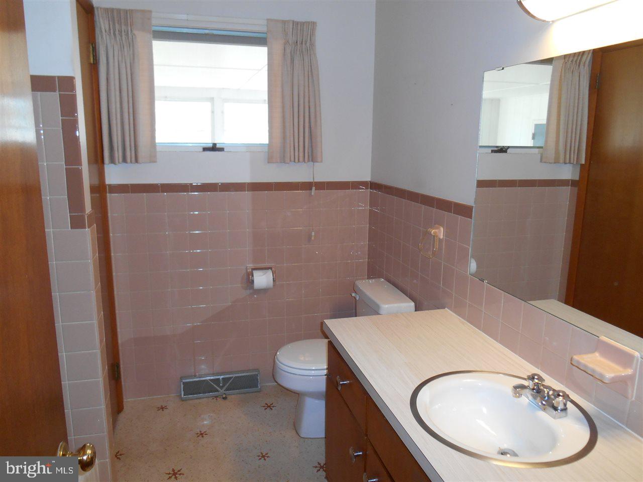 329 George Street Hanover, PA 17331 - Photo 9 of 12 Gallery Image 9