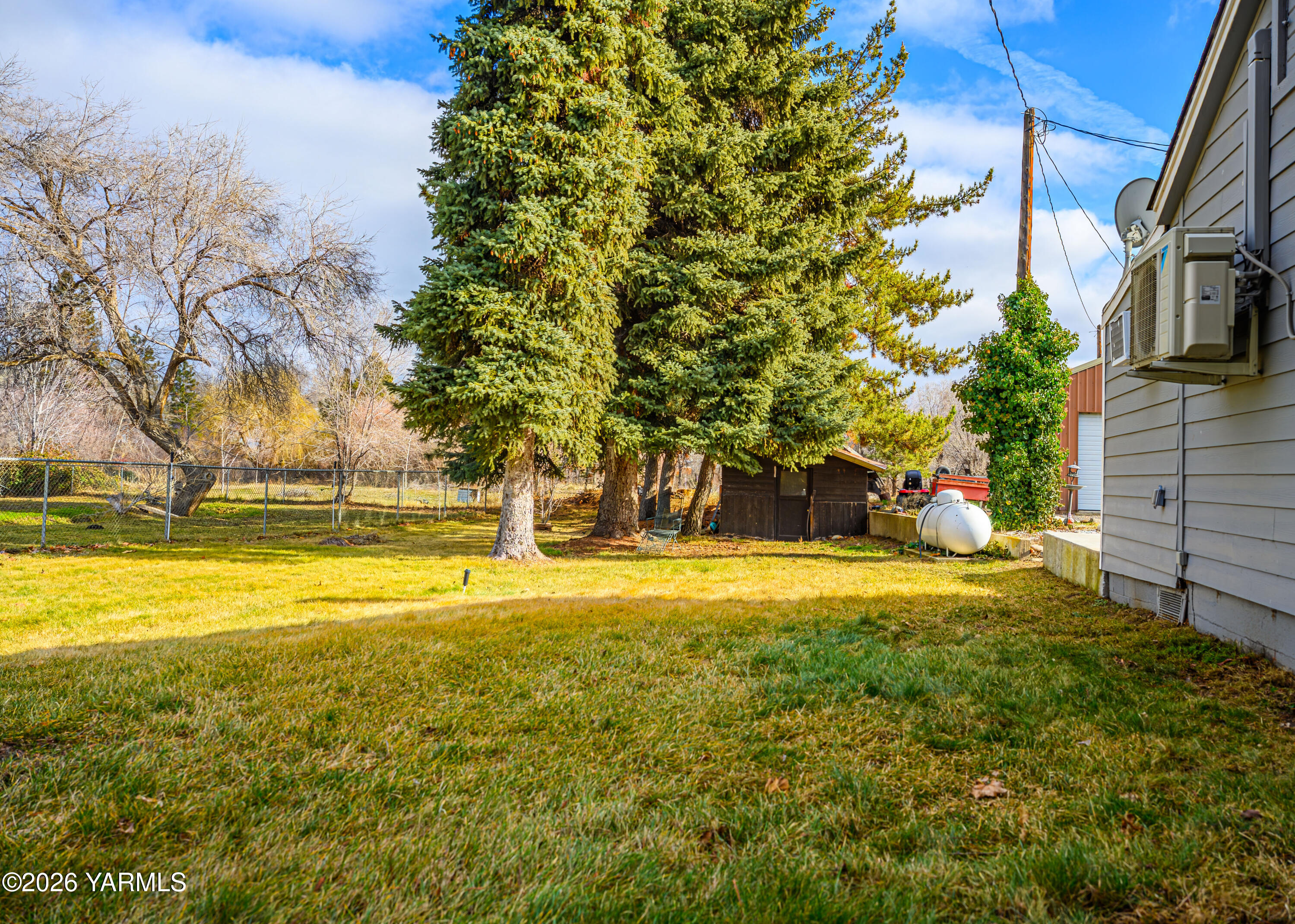 #20 Yard and side of house