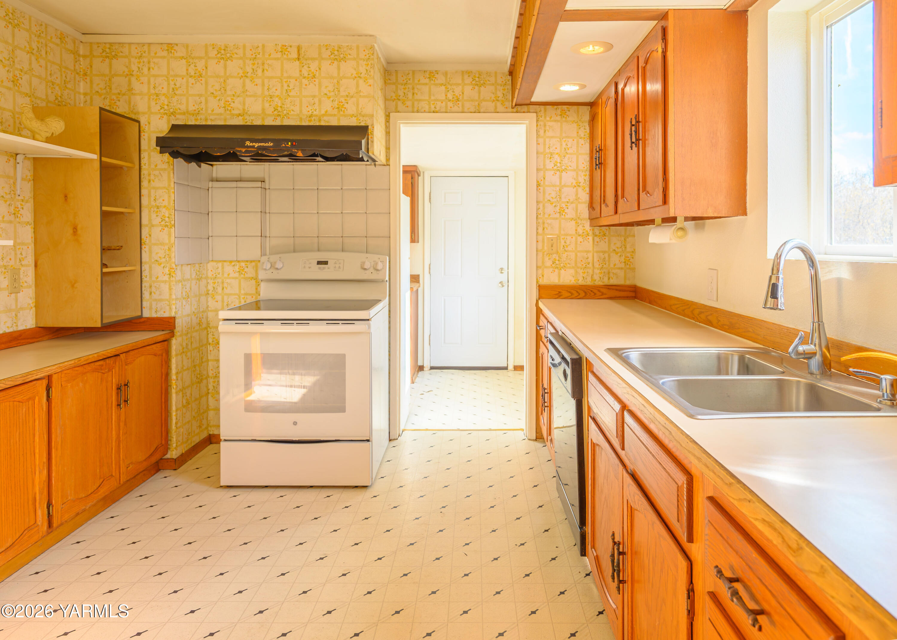 10063 South Naches Road Naches, WA 98937 - Photo 21 of 24 #11 Kitchen long