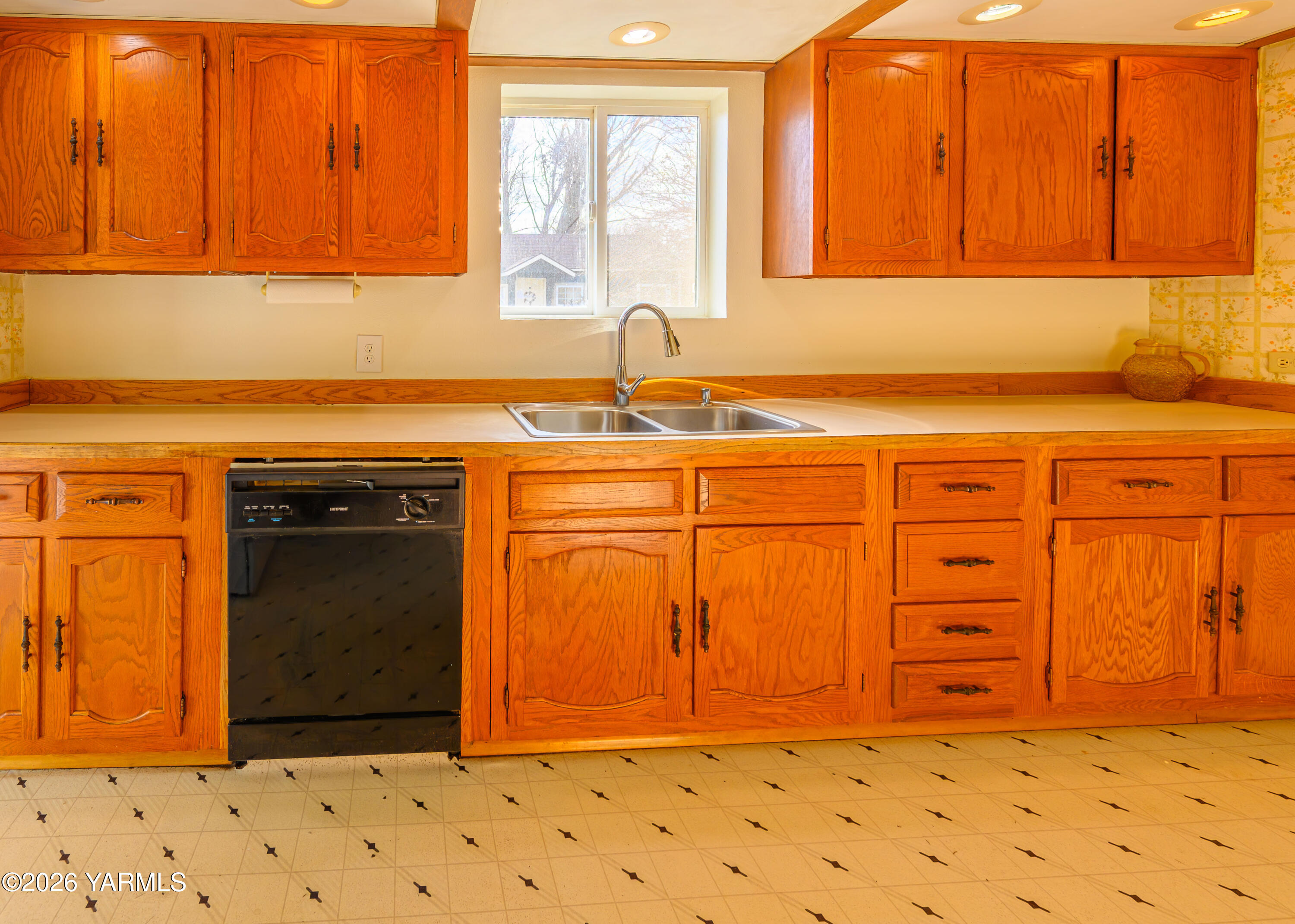 10063 South Naches Road Naches, WA 98937 - Photo 4 of 24 #12 Kitchen Cabinets