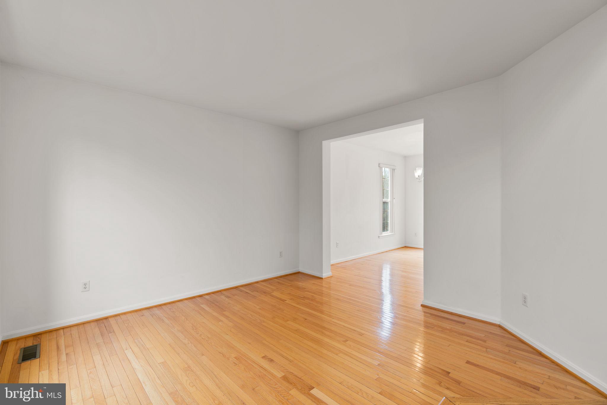 8708 Hidden Pool Court Laurel, MD 20723 - Photo 3 of 25 Living Room