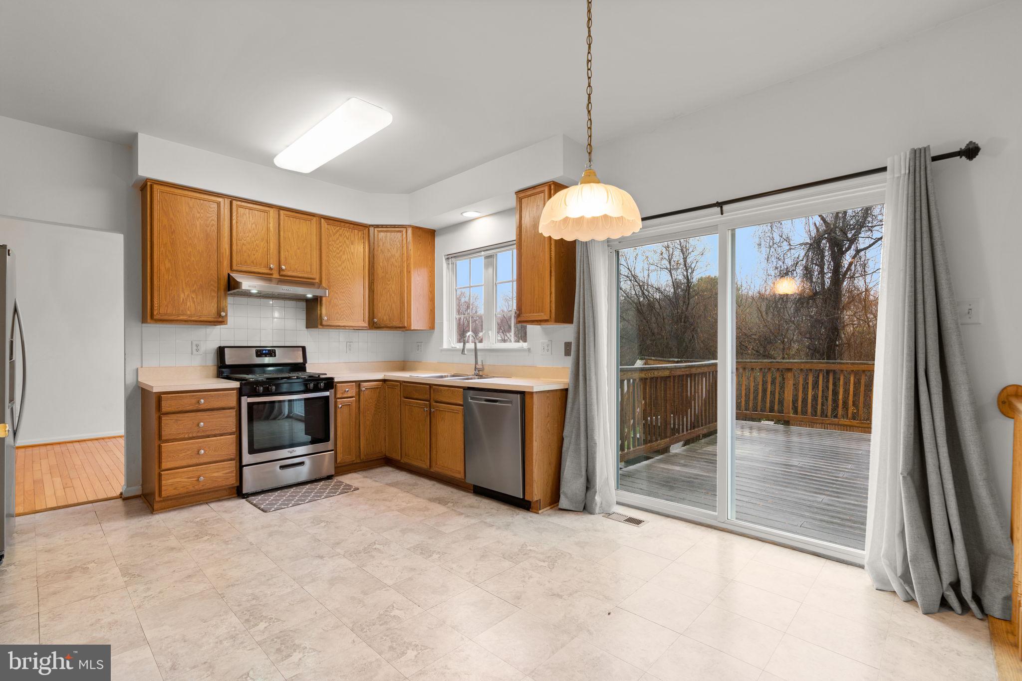 8708 Hidden Pool Court Laurel, MD 20723 - Photo 6 of 25 Kitchen