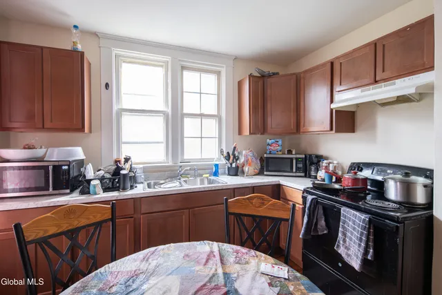 $385,000 | 10 Putnam Street, Albany, NY 12202