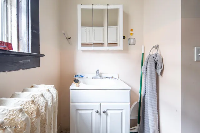 $385,000 | 10 Putnam Street, Albany, NY 12202