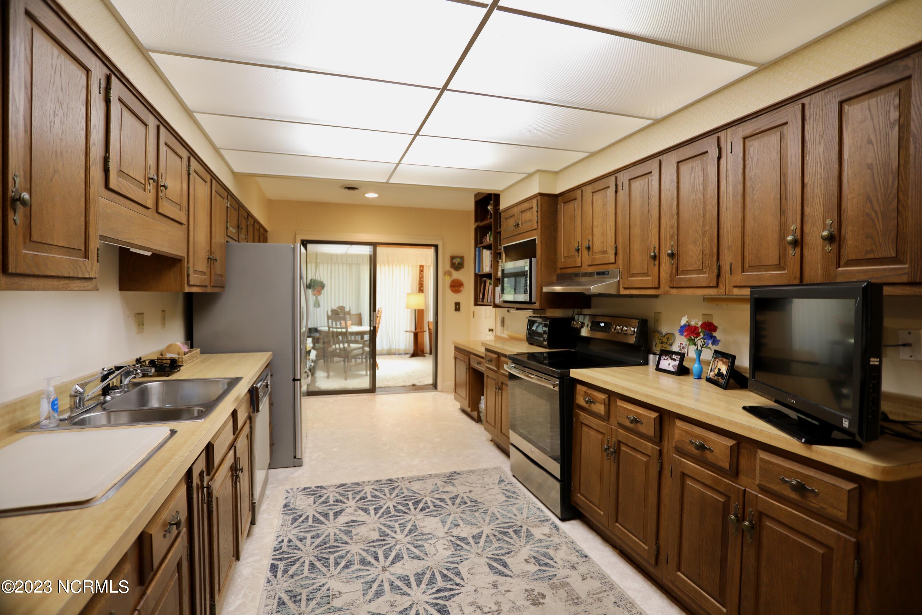 269 Warrior Woods Road Carthage, NC 28327 - Photo 20 of 38 Kitchen