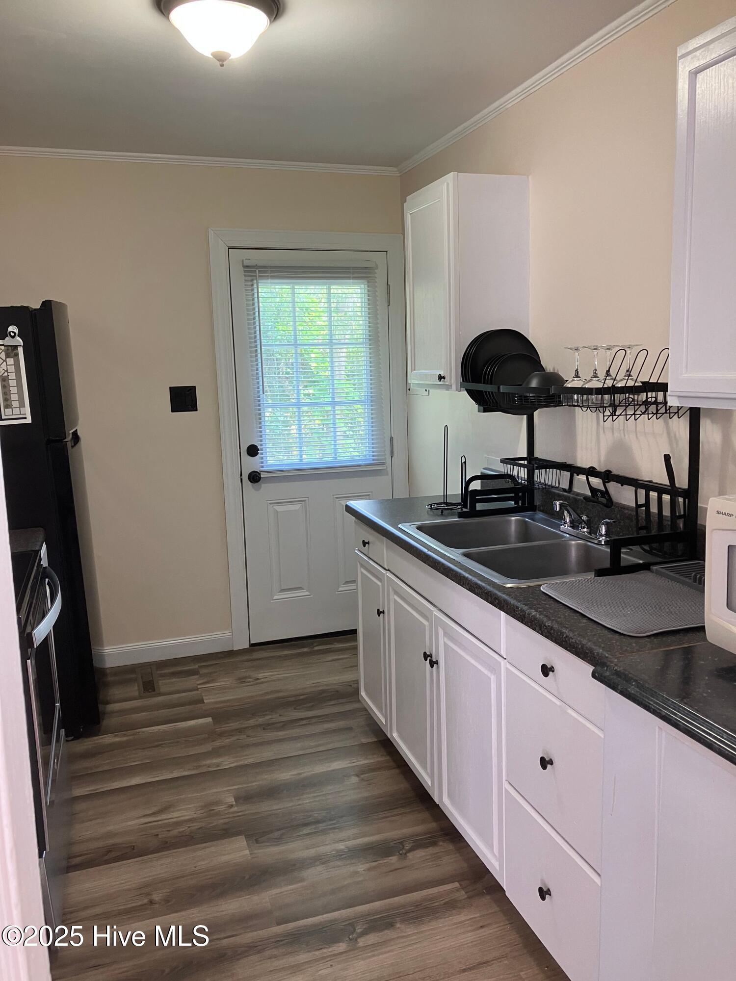 502 8th Street New Bern, NC 28560 - Photo 12 of 26 Kitchen2