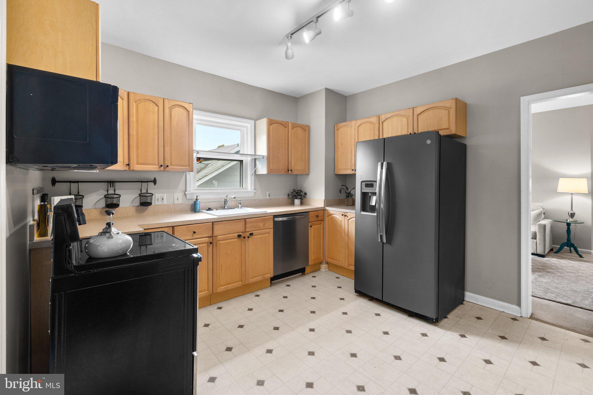 706 Silver Spring Avenue Silver Spring, MD 20910 - Photo 8 of 32 Gallery Image 8