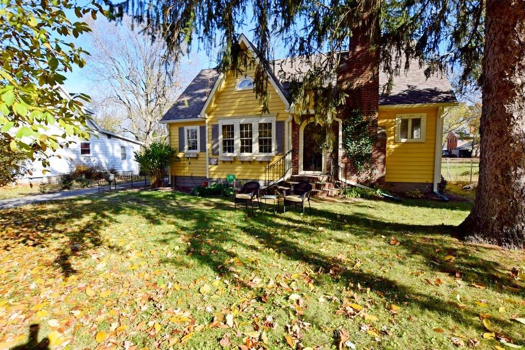 537 South Pendleton Avenue Pendleton, IN 46064 - Photo 2 of 34