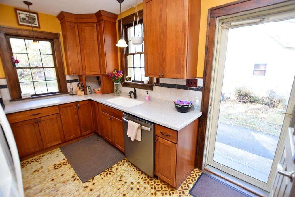 537 South Pendleton Avenue Pendleton, IN 46064 - Photo 11 of 34