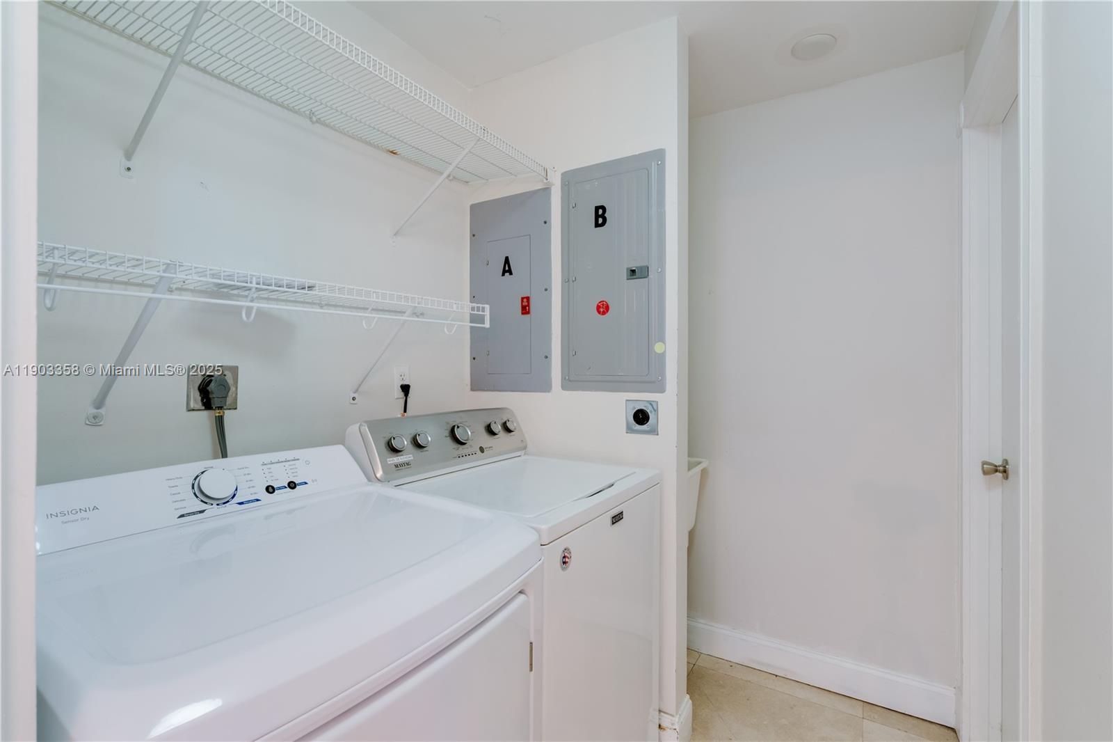 525 Ridgewood Road Key Biscayne, FL 33149 - Photo 57 of 62 a en suite bathroom with a sink and mirror