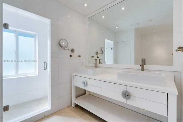 $4,550,000 | 525 Ridgewood Road, Key Biscayne, FL 33149