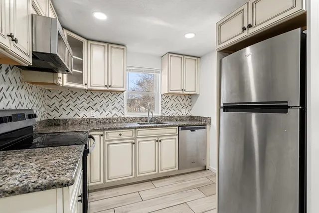 $3,300 | 249 West Main Street, Unit 2, Avon, MA 02322