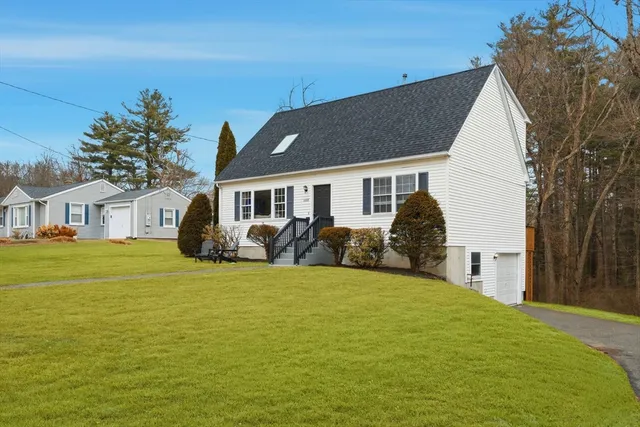 $374,900 | 1688 South Branch Parkway, Springfield, MA 01129