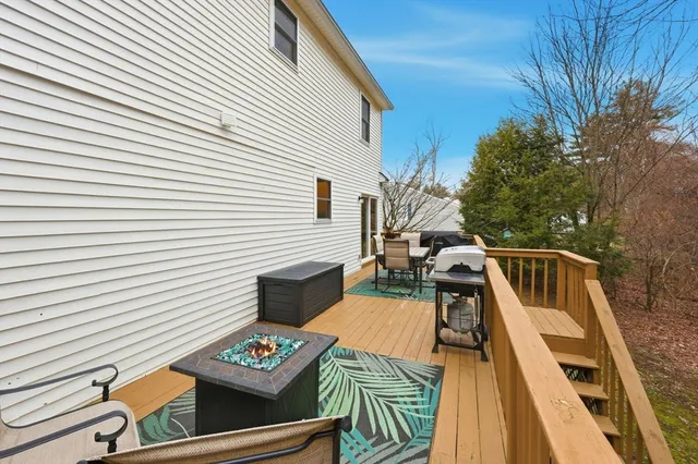 $374,900 | 1688 South Branch Parkway, Springfield, MA 01129