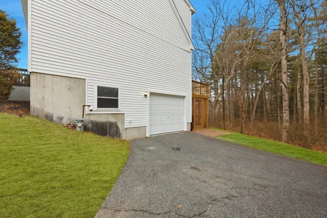 $374,900 | 1688 South Branch Parkway, Springfield, MA 01129