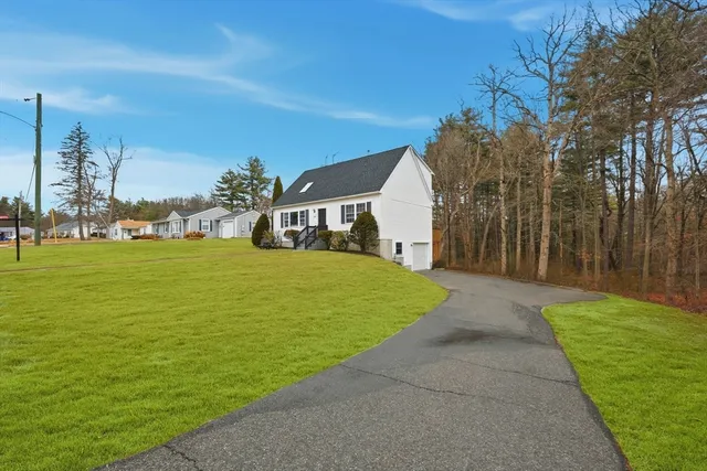 $374,900 | 1688 South Branch Parkway, Springfield, MA 01129