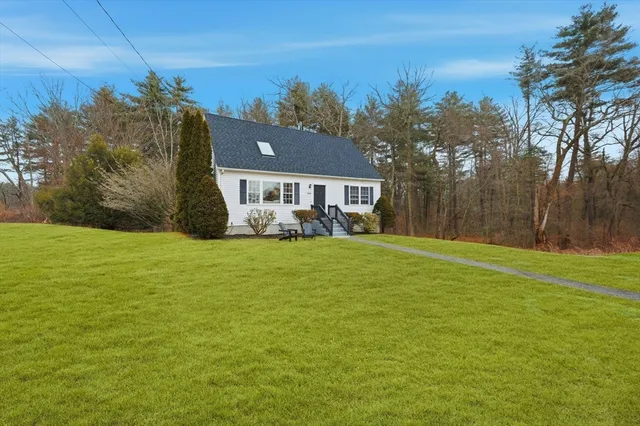 $374,900 | 1688 South Branch Parkway, Springfield, MA 01129