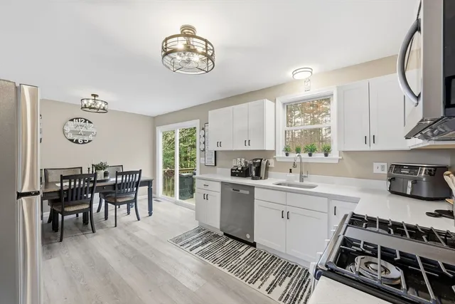 $374,900 | 1688 South Branch Parkway, Springfield, MA 01129