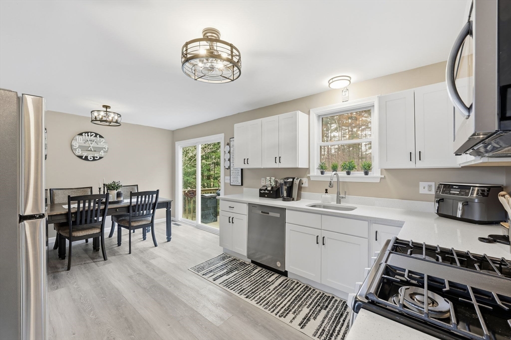 1688 South Branch Parkway Springfield, MA 01129 - Photo 8 of 41