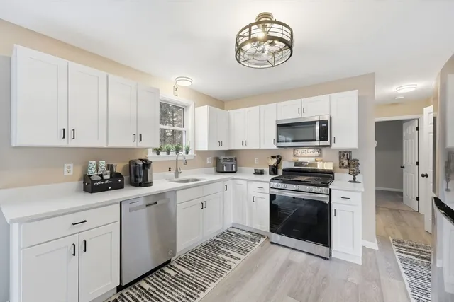 $374,900 | 1688 South Branch Parkway, Springfield, MA 01129