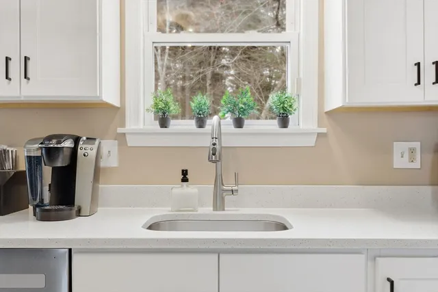 $374,900 | 1688 South Branch Parkway, Springfield, MA 01129