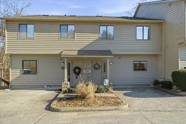 $635,000 | 219 Shoreline Drive, Unit 122, Moneta, VA 24121