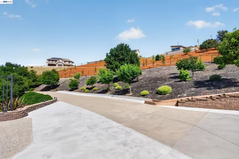 $3,849,000 | 200 Cliffecastle Court, San Ramon, CA 94583