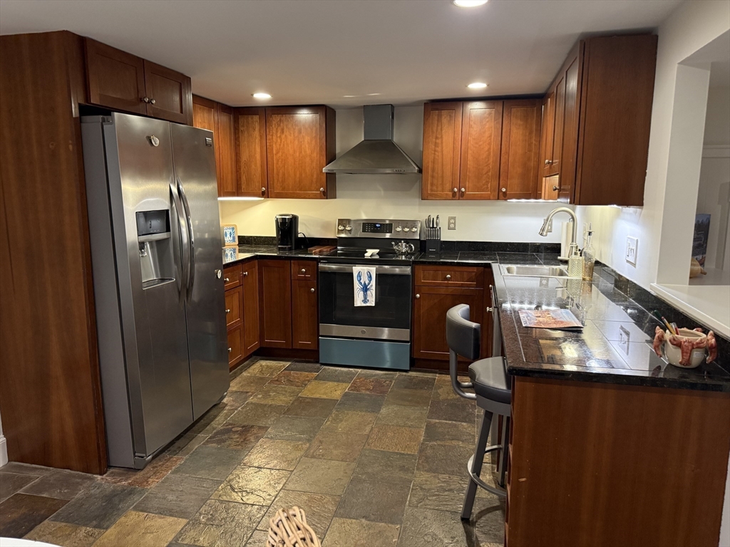 26 Summer Street, Unit 4 Marblehead, MA 01945 - Photo 14 of 31