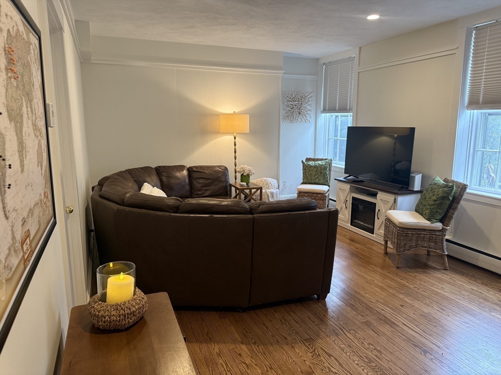 26 Summer Street, Unit 4 Marblehead, MA 01945 - Photo 2 of 31