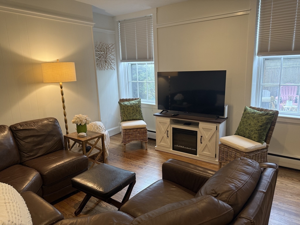 26 Summer Street, Unit 4 Marblehead, MA 01945 - Photo 4 of 31