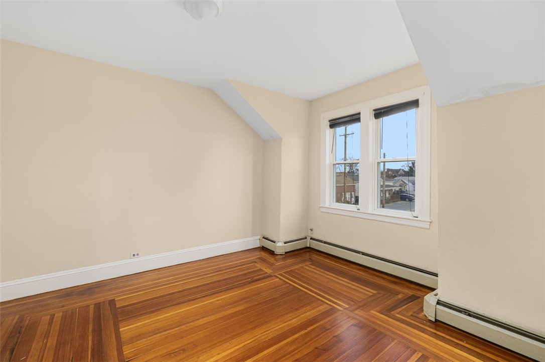 54 Randall Street Cranston, RI 02920 - Photo 13 of 38