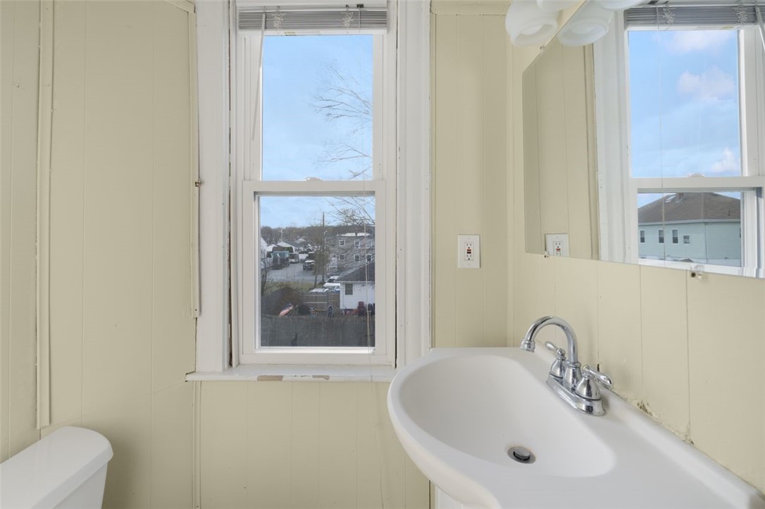 54 Randall Street Cranston, RI 02920 - Photo 23 of 38