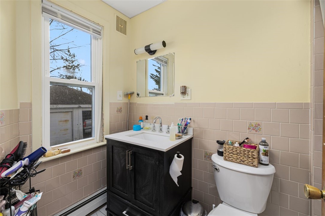 54 Randall Street Cranston, RI 02920 - Photo 34 of 38