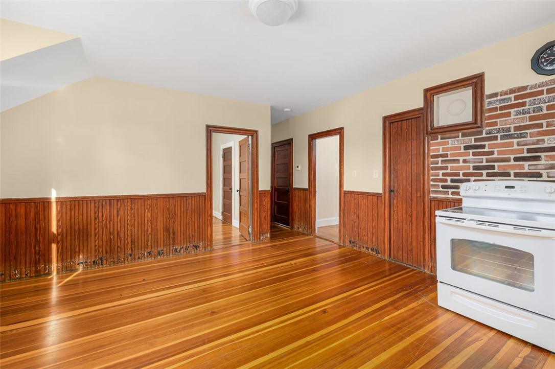 54 Randall Street Cranston, RI 02920 - Photo 6 of 38