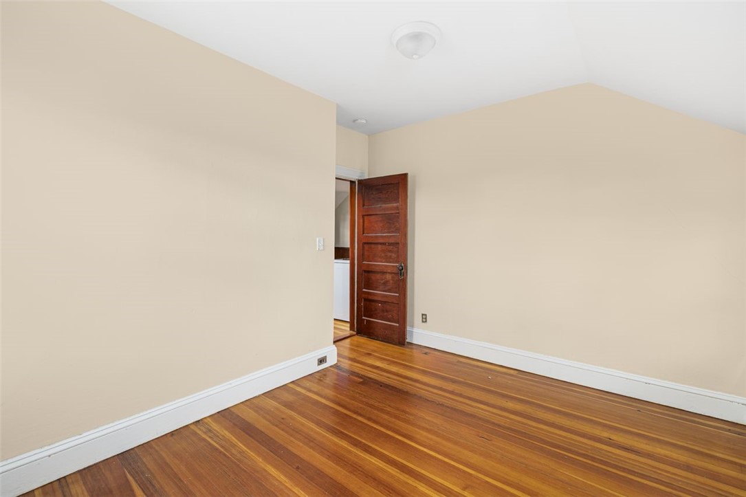 54 Randall Street Cranston, RI 02920 - Photo 9 of 38