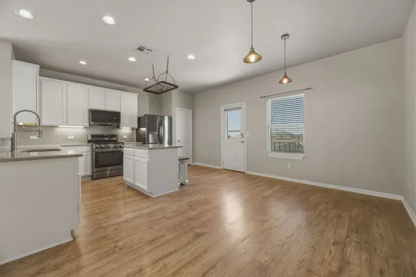 $2,300 | 125 Exeter Cove, Kyle, TX 78640