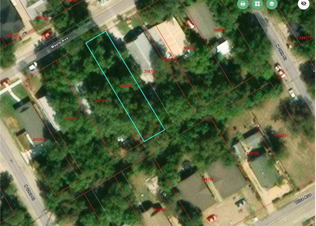 2014 Maple Avenue Waco, TX 76707 - Photo 3 of 3 a backyard of a house with lots of green space