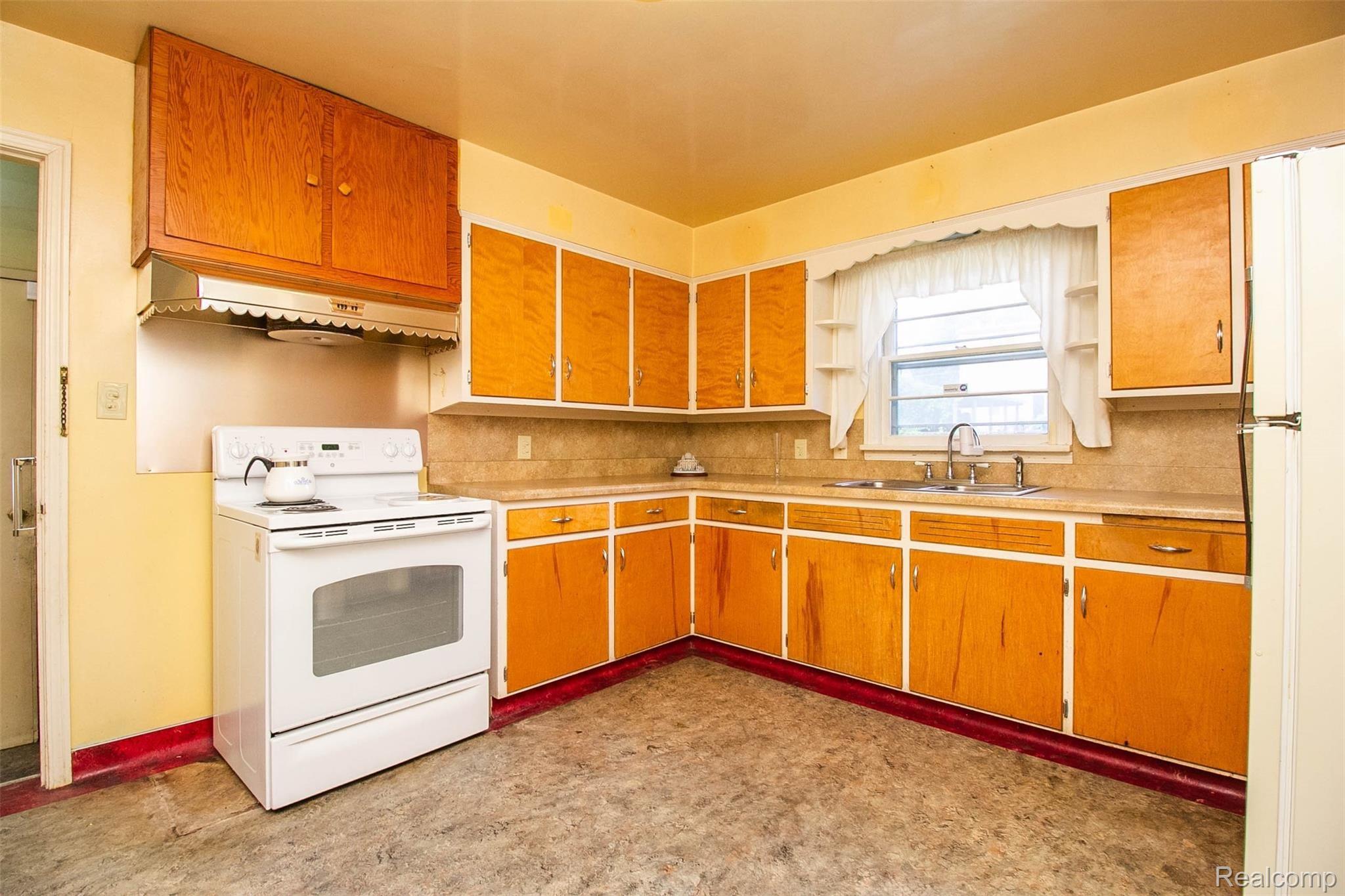 2926 Miller Road Flint, MI 48503 - Photo 9 of 28 9.jpg