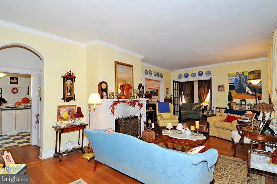 113 Rolling Rd. Catonsville, MD 21228 - Photo 4 of 26 Entrance to Living Room
