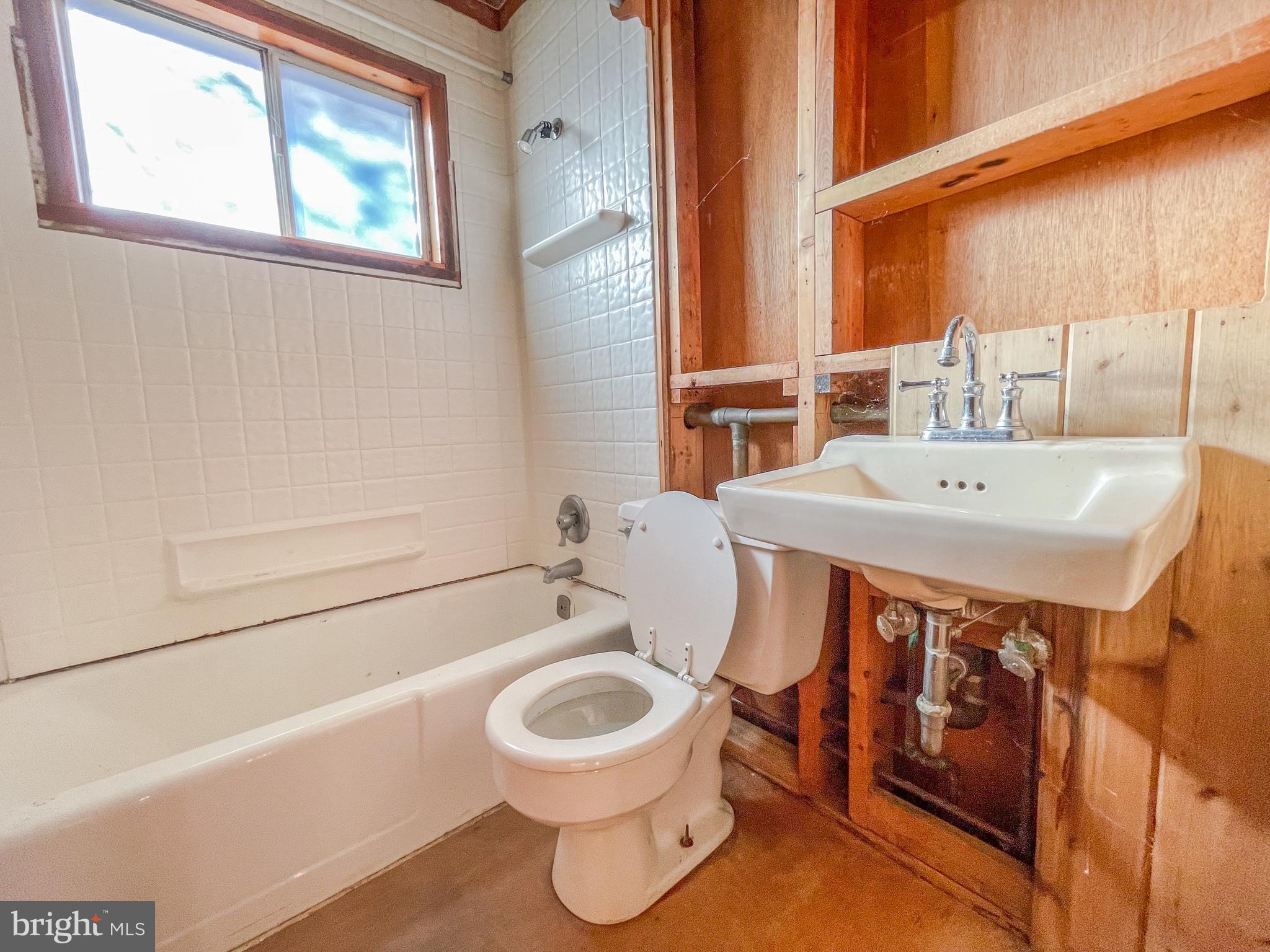 12403 Ridge Road Lusby, MD 20657 - Photo 10 of 16 Full bath.