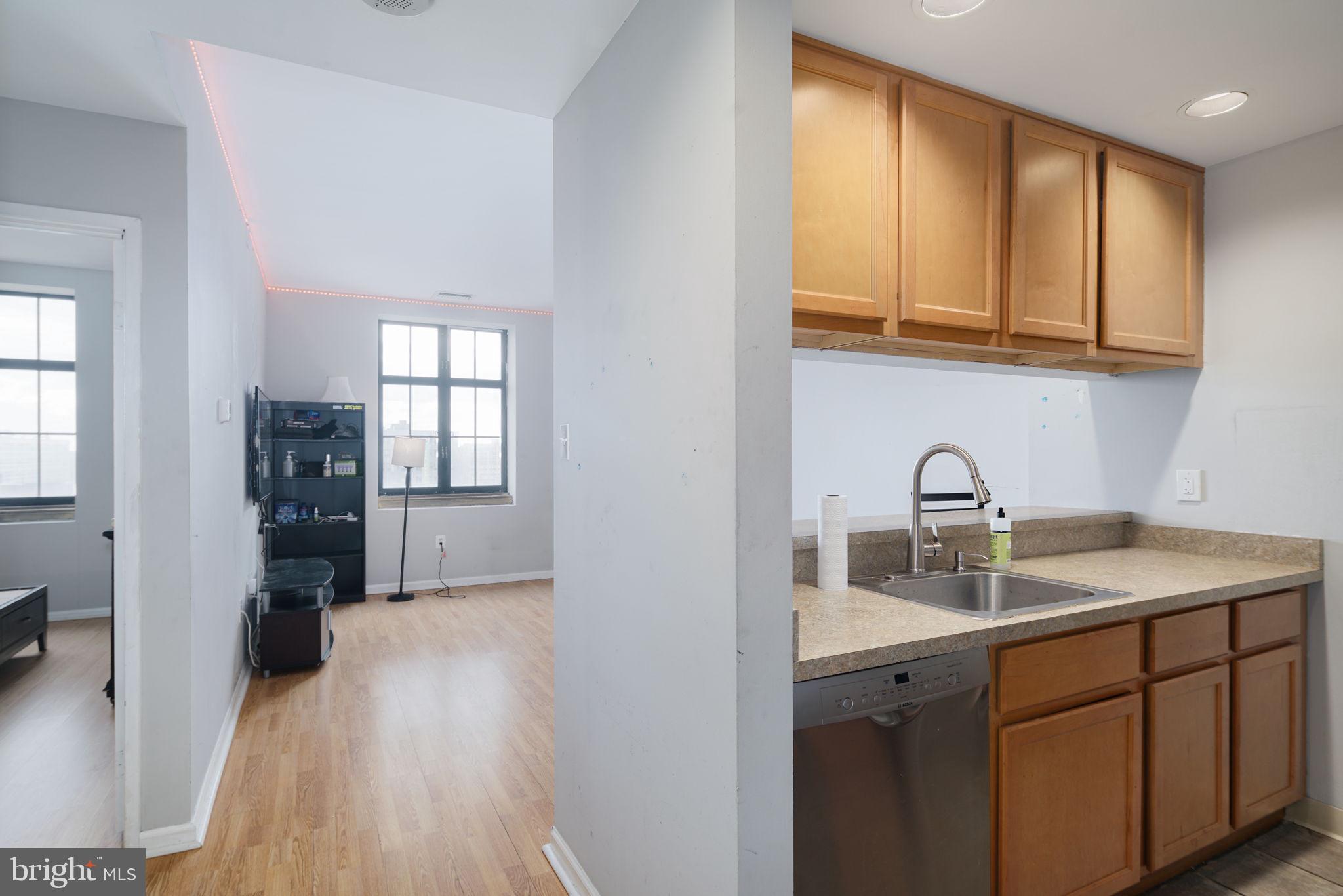 1601 Spring Garden Street, Unit 411 Philadelphia, PA 19130 - Photo 6 of 15