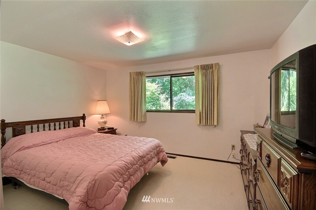 15508 207th Place Southeast Renton, WA 98059 - Photo 11 of 21 Gallery Image 11