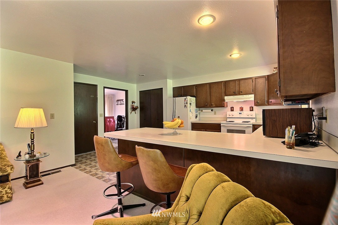 15508 207th Place Southeast Renton, WA 98059 - Photo 8 of 21 Gallery Image 8