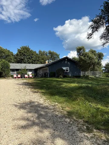 $895,000 | 7822 North Pillow Hill Road, Spring Grove, IL 60081