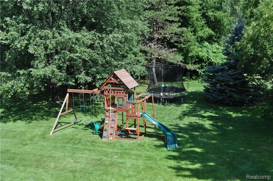 4255 Ridge Court Pinckney, MI 48169 - Photo 7 of 35 8.1 (1)