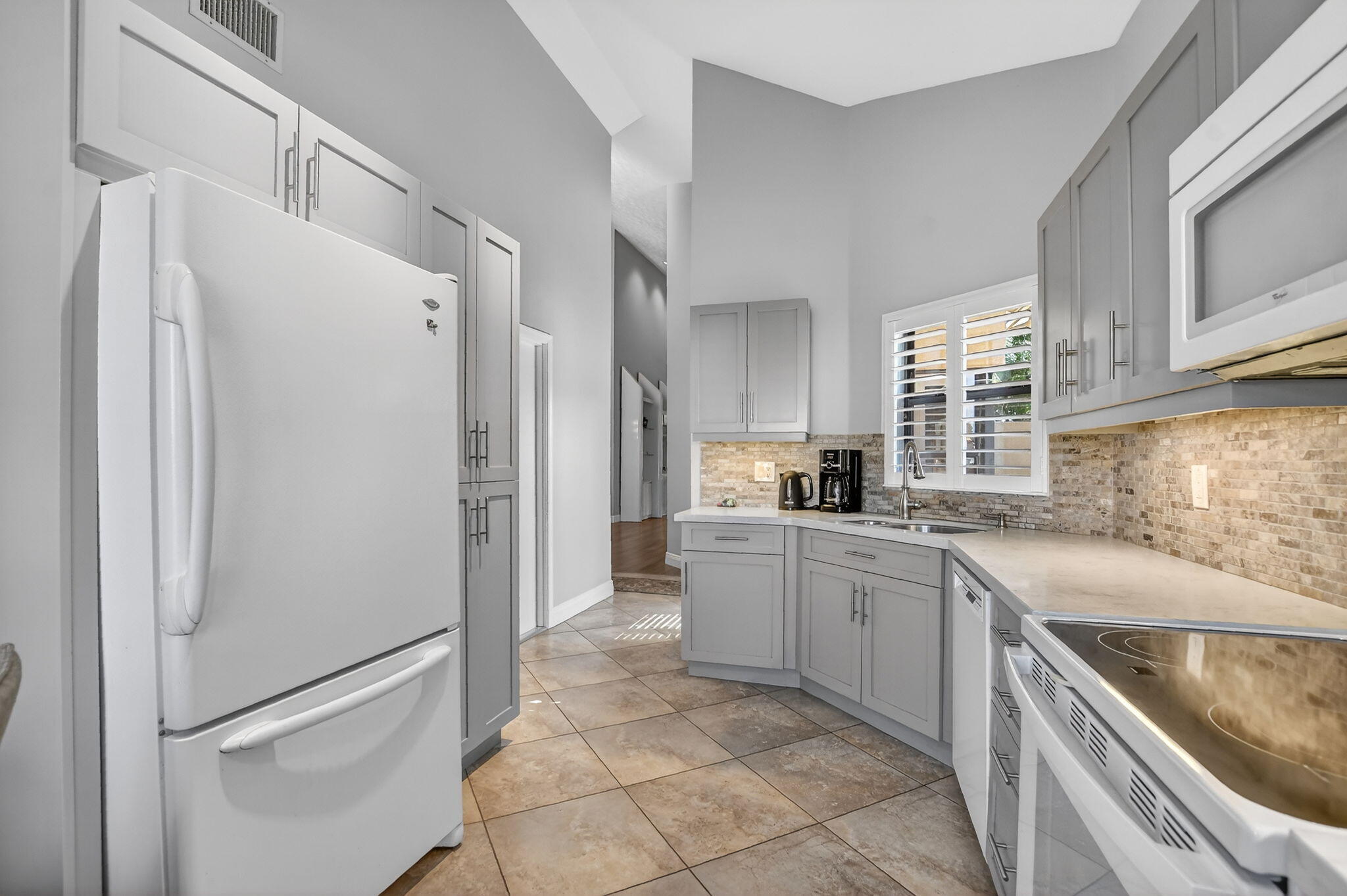 22658 Meridiana Drive Boca Raton, FL 33433 - Photo 8 of 49 kitchen