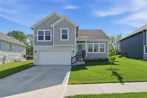 $420,000 | 3517 Corbin Drive, Lee's Summit, MO 64082
