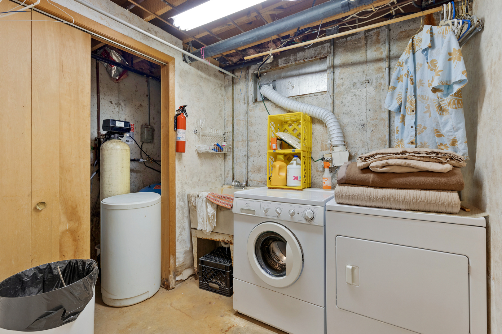 14N456 Factly Road Sycamore, IL 60178 - Photo 26 of 35 a utility room with dryer and washer