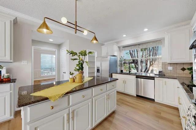 $709,999 | 640 Forest Bend Drive, Plano, TX 75025