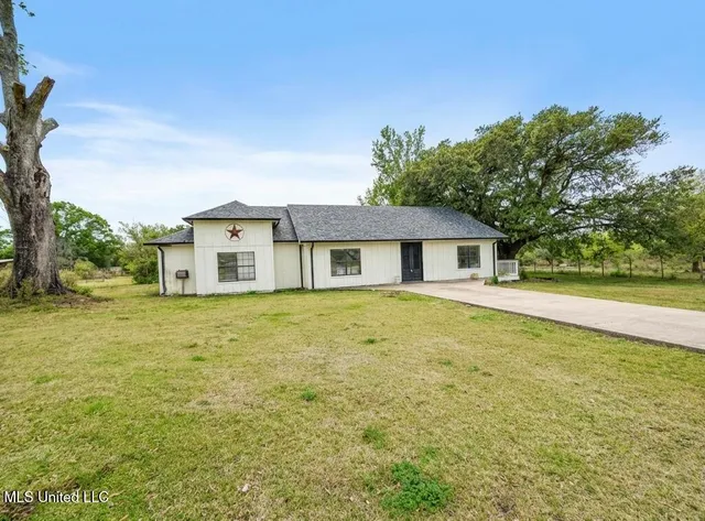$449,000 | 64 Hubert Bond Road, Perkinston, MS 39573